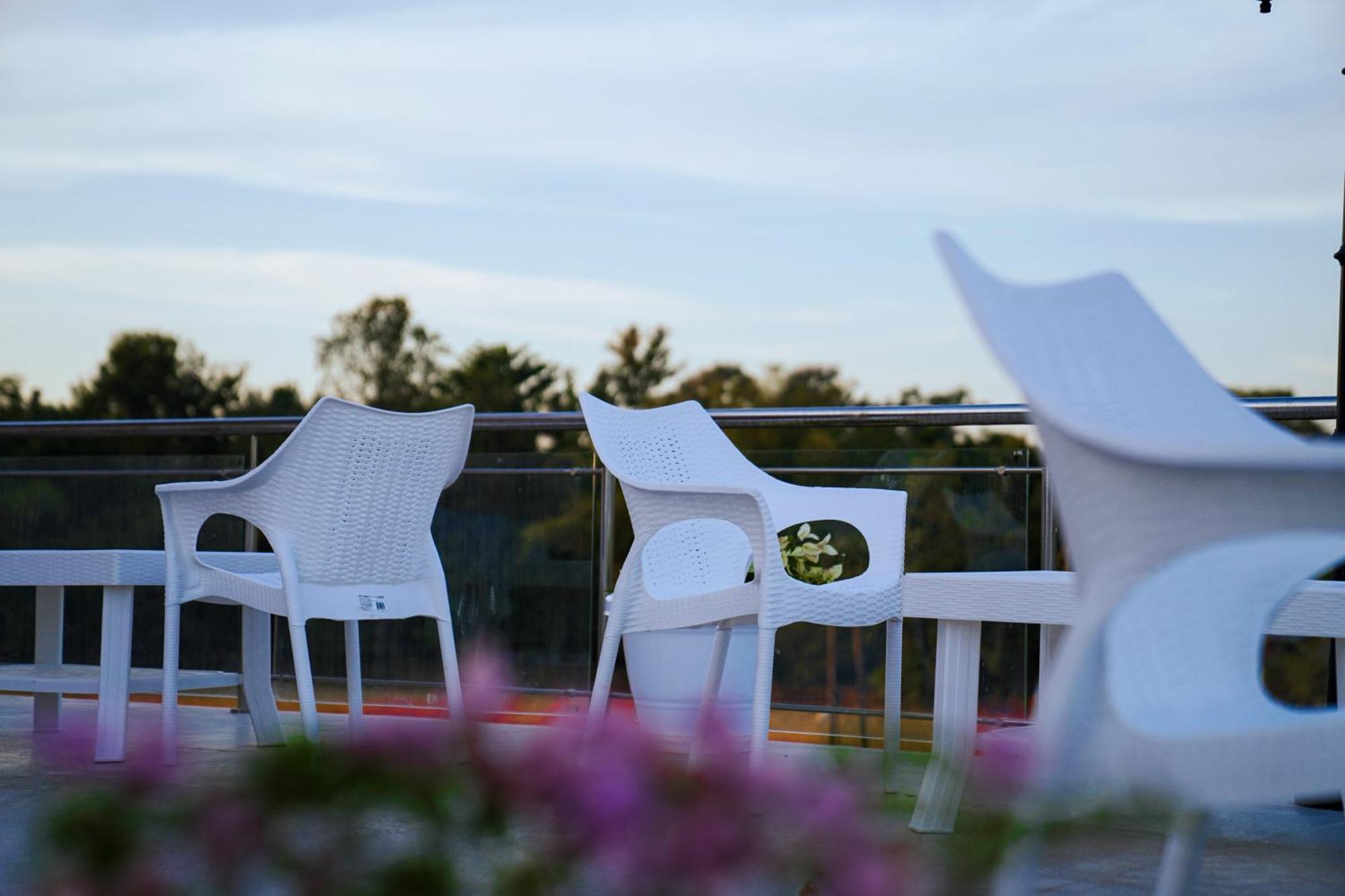 Finn'S Weaver Resort, Kāziranga Exteriör bild